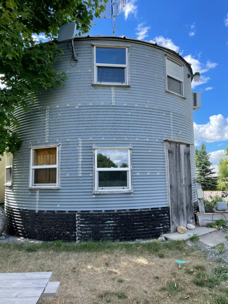 Silo Stay with Private Lake